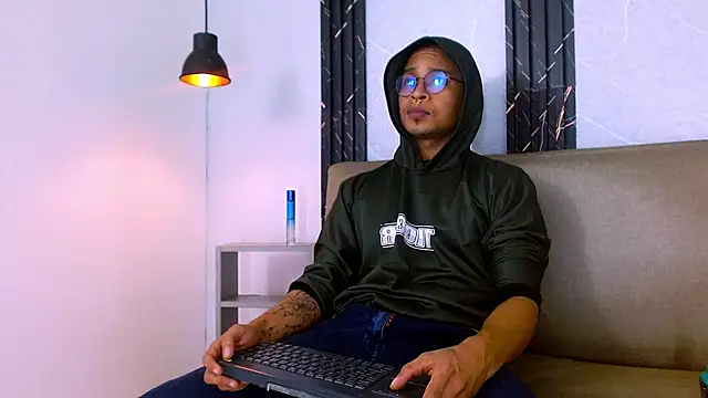 Jayden Morris online show from December 2025 04:03:02 PM