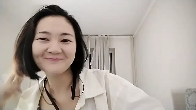 Lyndasilk online show from November 2025 03:23:01 PM