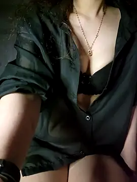 LinaCii online show from November 2025 10:42:02 PM