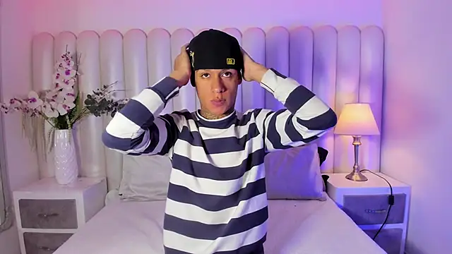 Snapshot of GaelCarter chatting on November 2025 04:01:02 AM GaelCarter online show from November 2025 04:01:02 AM