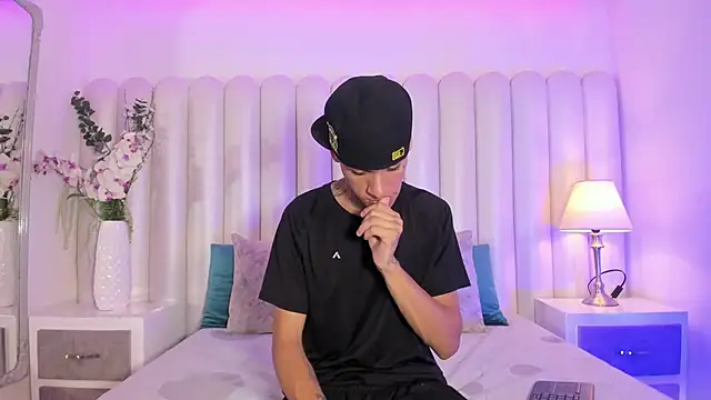 Snapshot of GaelCarter chatting on November 2025 05:33:01 AM GaelCarter online show from November 2025 05:33:01 AM