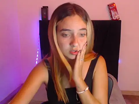 Snapshot of mandyy_petite chatting on October 2025 02:37:02 AM mandyy petite online show from October 2025 02:37:02 AM