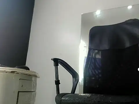 Brandonhott online show from October 2025 04:07:01 PM