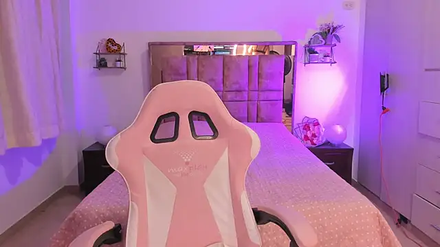 MIACUTEE  online show from February 2026 11:24:02 PM