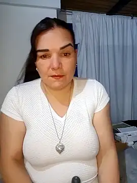 Snapshot of MilfBlonde_ chatting on October 2025 10:54:02 PM MilfBlonde  online show from October 2025 10:54:02 PM