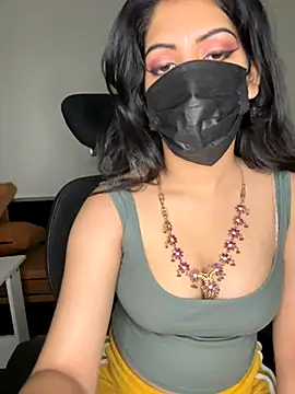 Snapshot of hey_wifey chatting on November 2025 11:45:01 AM hey wifey online show from November 2025 11:45:01 AM