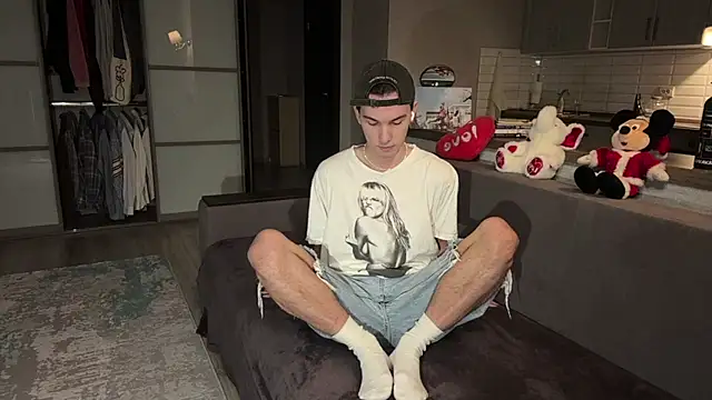 Jeremy1Scott online show from November 2025 03:34:01 AM