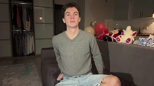 Jeremy1Scott online show from November 2025 03:27:02 AM