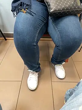 Snapshot of kevetvivi chatting on November 2025 09:23:01 AM kevetvivi online show from November 2025 09:23:01 AM