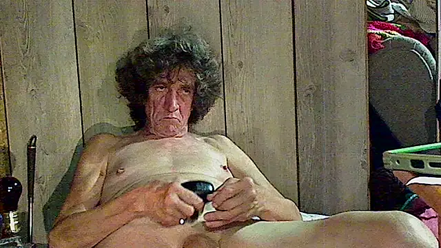 Snapshot of OldManOnline chatting on November 2025 07:19:02 AM OldManOnline online show from November 2025 07:19:02 AM