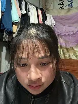 Linh-xxx online show from January 2026 01:06:02 PM