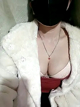 Snapshot of LalayCii chatting on November 2025 11:37:02 PM LalayCii online show from November 2025 11:37:02 PM