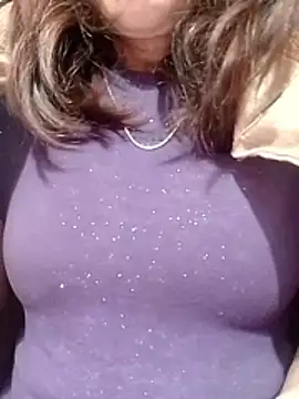 YiyinLy online show from February 2026 06:56:01 AM