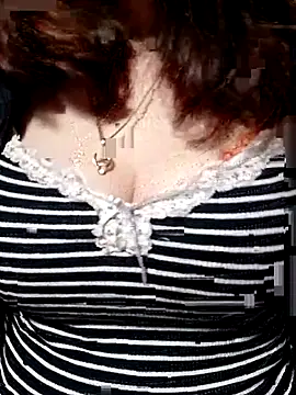 YiyinLy online show from February 2026 02:49:02 AM