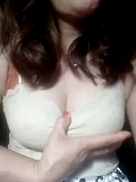 YiyinLy online show from February 2026 09:35:01 PM