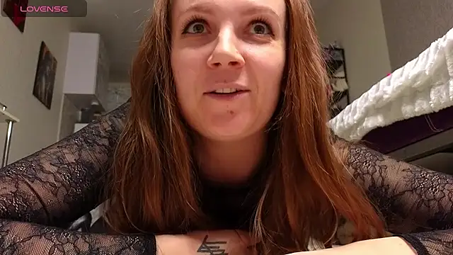 Amy  Leee  online show from March 2026 05:28:01 PM