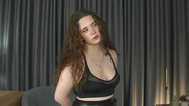 YuriFout online show from November 2025 11:10:02 AM