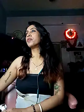 Snapshot of Darling_Annie chatting on December 2025 06:58:02 PM Darling Annie online show from December 2025 06:58:02 PM