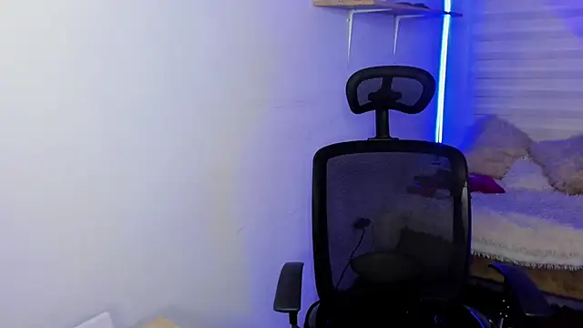 Snapshot of Emily_Lindey chatting on October 2025 05:08:01 AM Emily Lindey online show from October 2025 05:08:01 AM