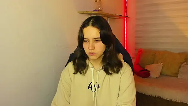 Snapshot of Emily_Lindey chatting on November 2025 03:05:01 AM Emily Lindey online show from November 2025 03:05:01 AM