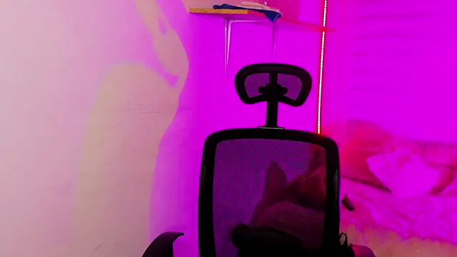 Snapshot of Emily_Lindey chatting on November 2025 03:23:02 AM Emily Lindey online show from November 2025 03:23:02 AM