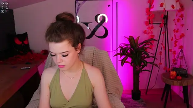 Hot  Tiny online show from October 2025 01:34:01 PM