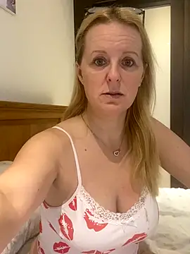 madamlillyrose online show from November 2025 10:59:02 AM