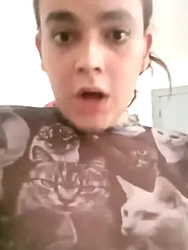 Snapshot of La-Gatiita-trans chatting on October 2025 01:45:02 PM La-Gatiita-trans online show from October 2025 01:45:02 PM