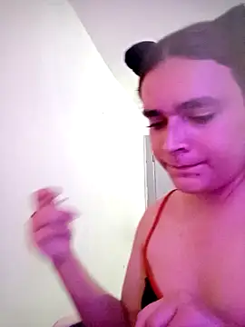 Snapshot of La-Gatiita-trans chatting on October 2025 01:50:01 AM La-Gatiita-trans online show from October 2025 01:50:01 AM