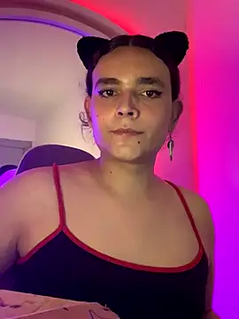 Snapshot of La-Gatiita-trans chatting on November 2025 02:22:01 AM La-Gatiita-trans online show from November 2025 02:22:01 AM