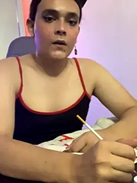 Snapshot of La-Gatiita-trans chatting on November 2025 01:59:01 AM La-Gatiita-trans online show from November 2025 01:59:01 AM