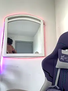 Snapshot of La-Gatiita-trans chatting on November 2025 08:41:02 PM La-Gatiita-trans online show from November 2025 08:41:02 PM