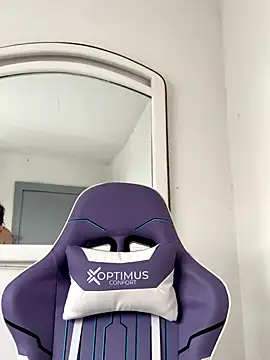 Snapshot of La-Gatiita-trans chatting on November 2025 02:09:02 PM La-Gatiita-trans online show from November 2025 02:09:02 PM