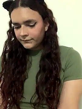 Snapshot of La-Gatiita-trans chatting on December 2025 04:21:01 AM La-Gatiita-trans online show from December 2025 04:21:01 AM