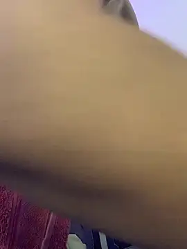 Snapshot of La-Gatiita-trans chatting on December 2025 02:11:01 PM La-Gatiita-trans online show from December 2025 02:11:01 PM