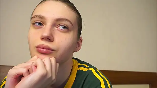 Snapshot of RoslynArcuo chatting on December 2025 08:28:02 PM RoslynArcuo online show from December 2025 08:28:02 PM