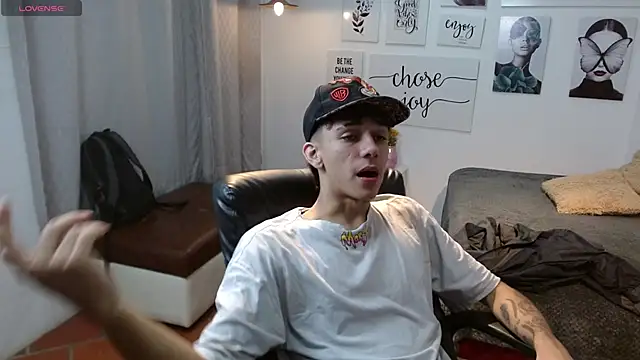 AmethystShadow17 online show from November 2025 12:15:02 PM