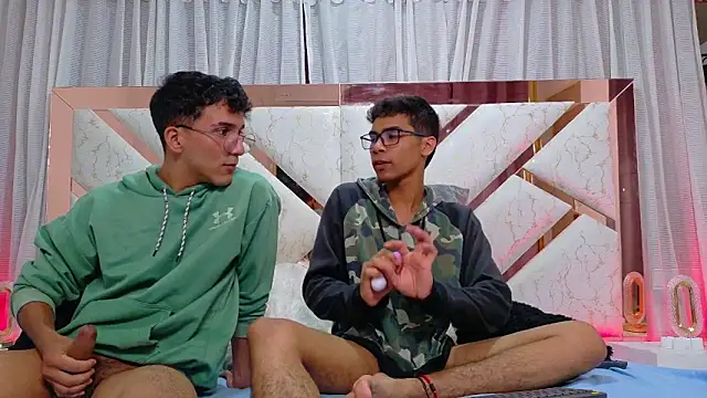 Snapshot of Desire4Duo chatting on October 2025 01:07:02 PM Desire4Duo online show from October 2025 01:07:02 PM