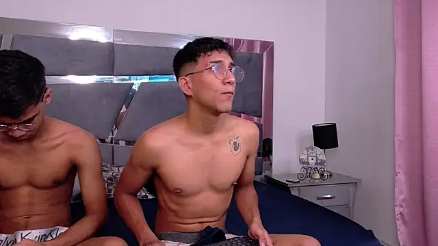 Snapshot of Desire4Duo chatting on December 2025 02:00:01 PM Desire4Duo online show from December 2025 02:00:01 PM