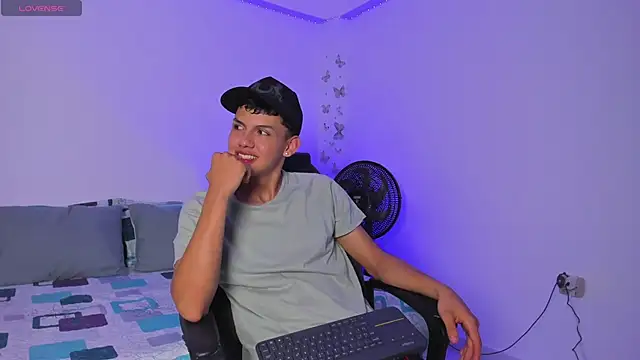 Axel Cody  online show from October 2025 12:00:02 PM