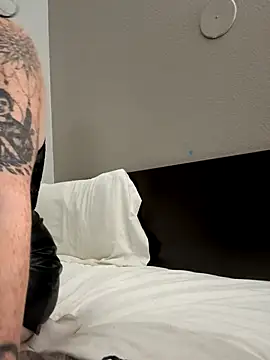 Snapshot of Badwolffxo chatting on October 2025 05:02:02 PM Badwolffxo online show from October 2025 05:02:02 PM