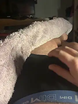 Snapshot of creamydeluxe chatting on November 2025 10:32:02 PM creamydeluxe online show from November 2025 10:32:02 PM