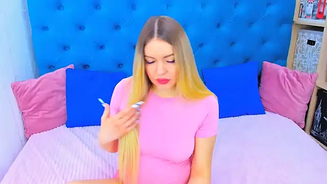 Snapshot of SpicyPreggo chatting on December 2025 03:00:01 AM SpicyPreggo online show from December 2025 03:00:01 AM