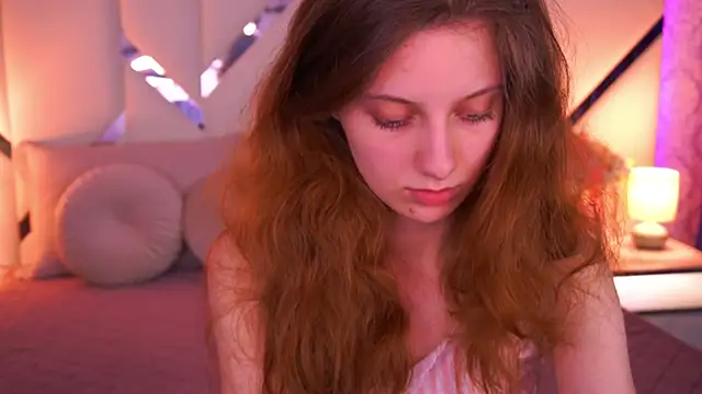 CuteeFoxy online show from April 2026 01:28:01 PM