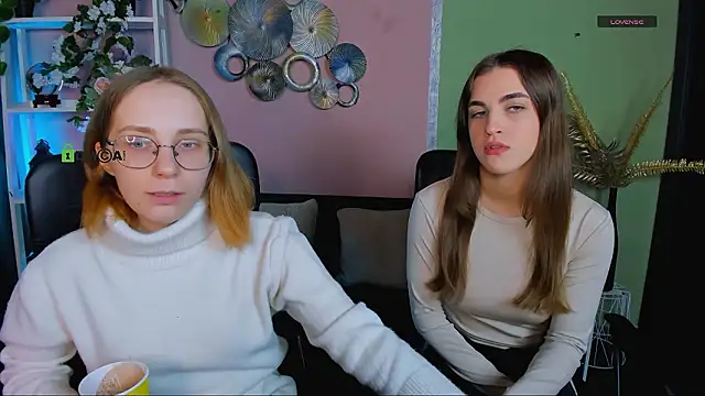 Snapshot of evalora_vei chatting on January 2026 01:37:02 PM evalora vei online show from January 2026 01:37:02 PM