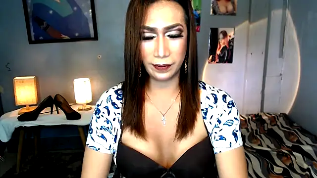 littleredbunny27 online show from June 2026 09:37:01 AM