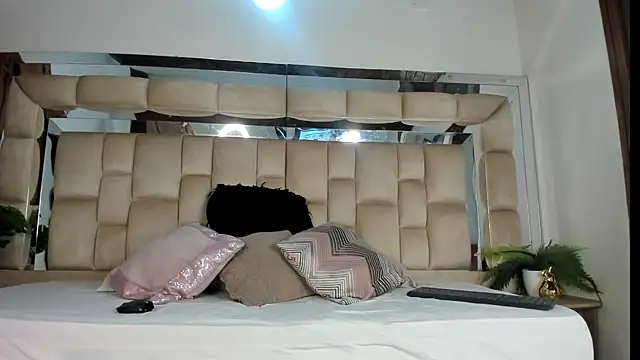 Hanna Garciia online show from November 2025 07:48:02 PM