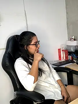 I karly online show from November 2025 03:03:01 PM