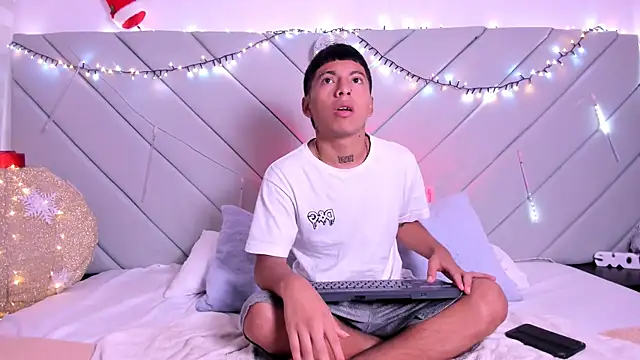 little kris1 online show from December 2025 12:36:01 PM