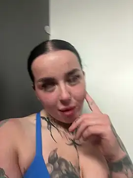Snapshot of lucycoxxoxo chatting on May 2026 11:45:02 PM lucycoxxoxo online show from May 2026 11:45:02 PM